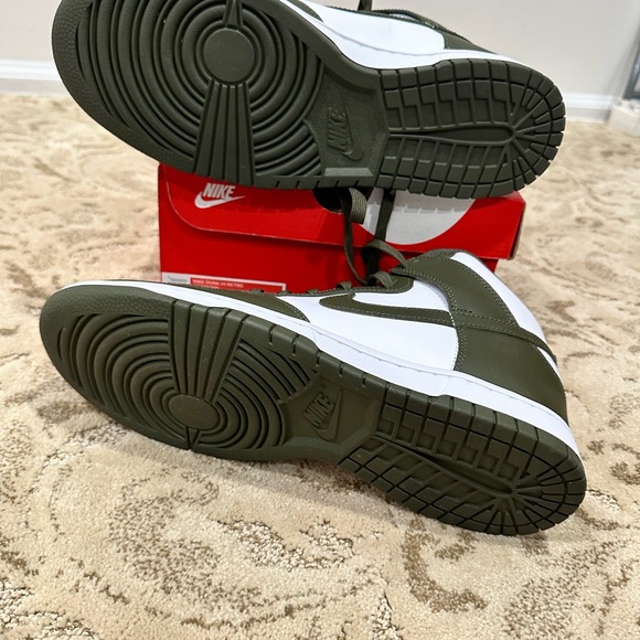 Nike Dunks Olive Green and White, like new! - Picture 5 of 6